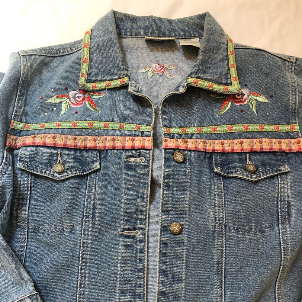 Jean Jacket with floral patches - Picture 3 of 9